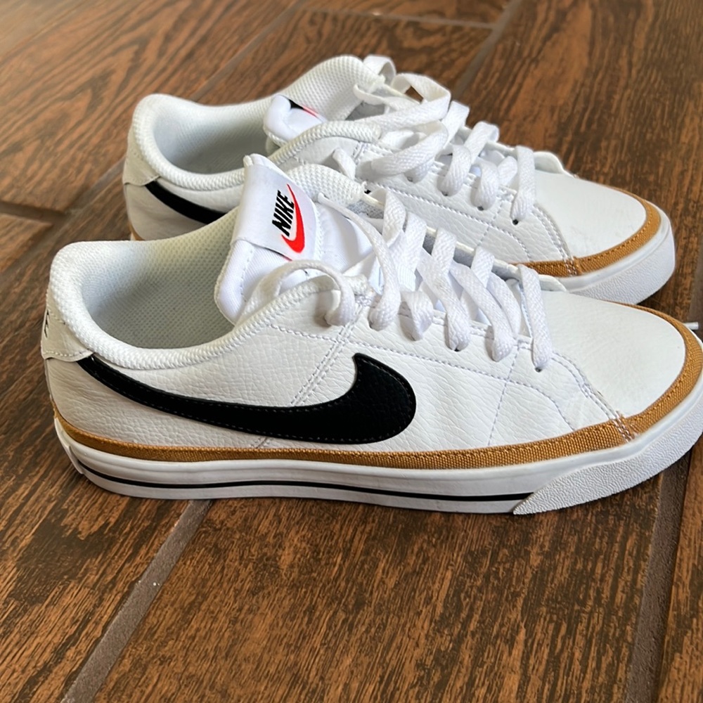 Nike Women's Court Legacy Shoes